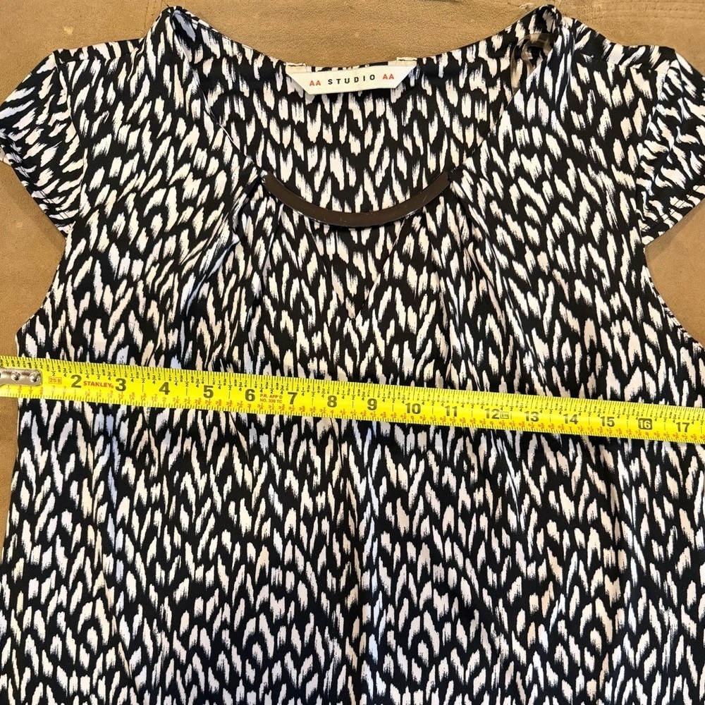 Elegant Black and white Patterned dress size 12p - Picture 7 of 9